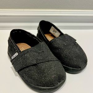Kids Toms Shoes. Brand New, toddler sizes 4
